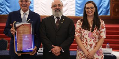 El Dr. Marco Antonio Sagastume Gemmell es condecorado con la Orden Ixim 2026 en el Palacio Nacional de la Cultura