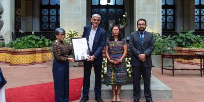 Confederación Sindical de Trabajadores y Trabajadoras de las Américas (CSA) es distinguida con el Cambio de la Rosa de la Paz por su trayectoria. 