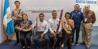 Los aires del Quinteto Xocomil llenaron los estudios de Radio Faro Cultural