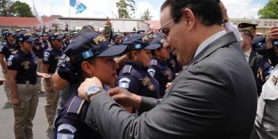 Nuevos policías de turismo velarán por la seguridad de visitantes a Guatemala