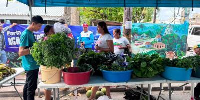 En Melchor de Mencos llegron productos frescos a precios de feria