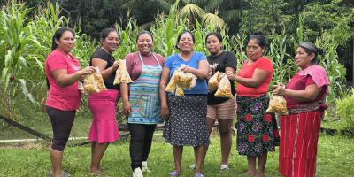 Mujeres de Sayaxché fortalecen oportunidades de ingresos mediante la transformación de productos locales