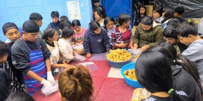 Jóvenes de CADER fortalecen conocimientos en producción de hongo ostra