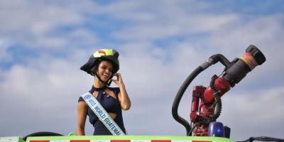 Miss World Guatemala conoce el trabajo de los bomberos del AILA