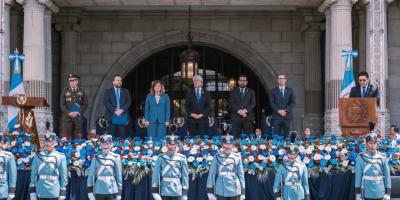 Guatemala enciende el Fuego Patrio, que ilumina el corazón de la Nación.