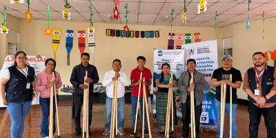 Directores de centros educativos de Quiché reciben insumos para implementar huertos escolares