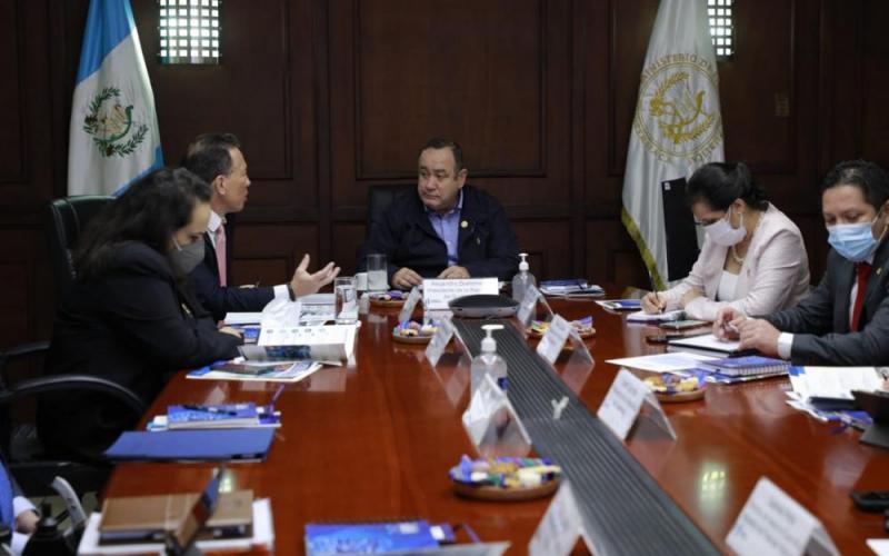 Presidente Alejandro Giammattei y Ministro de Finanzas Públicas.