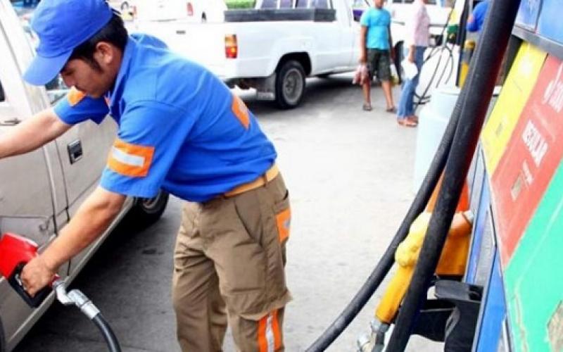 Disminuyen precios de carburantes