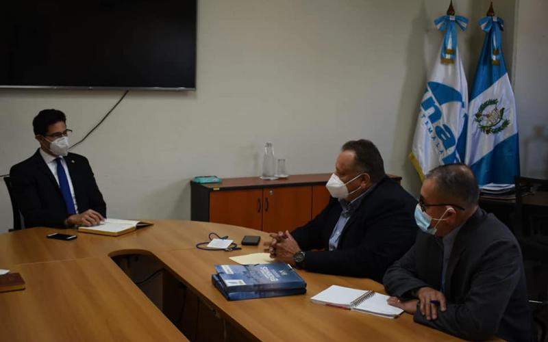 Ing. Luis Ruano y gerente de INAP