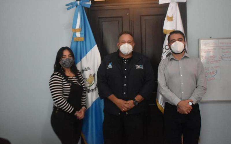 Ing. Luis Ruano y representantes de Segeplan