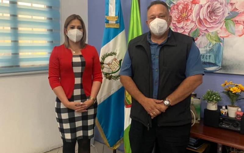 Ing. Luis Ruano y alcaldesa de dicho municipio