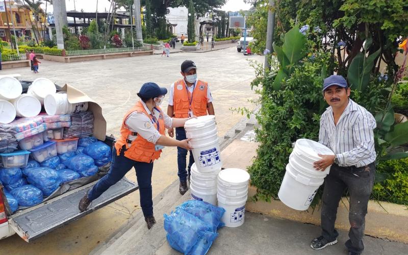 Entrega de ayuda humanitaria en Quiché. 