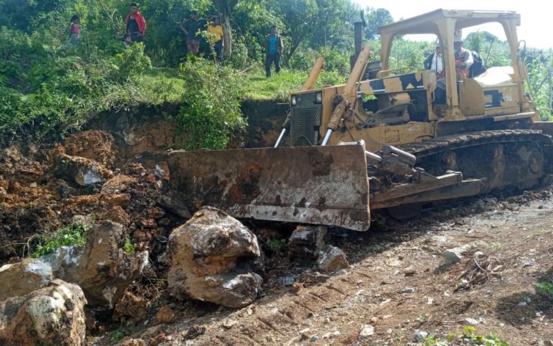 FSS del CIV trabaja en nuevo camino en Belejú, Quiché