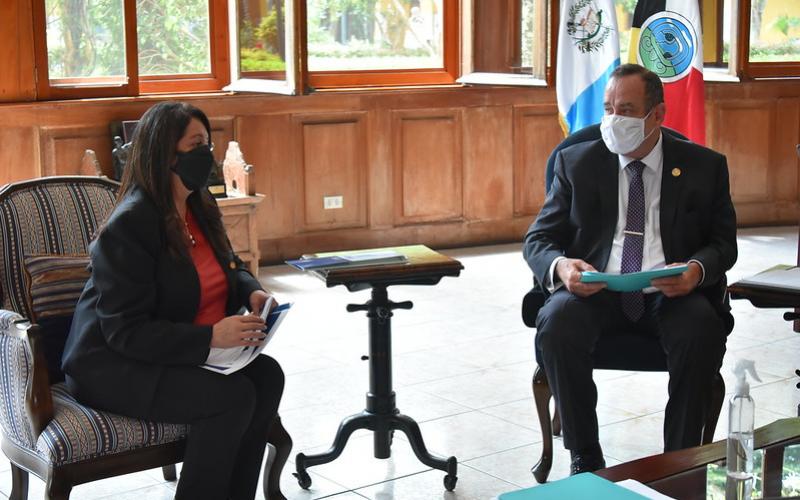 Supervisan avances de ministerios