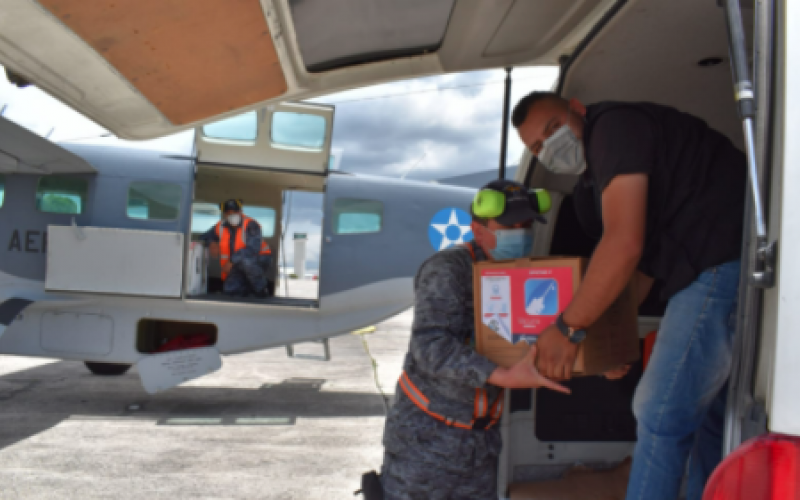 Fuerza Aérea Guatemalteca ha trasladado más de medio millón de vacunas al interior de la República.