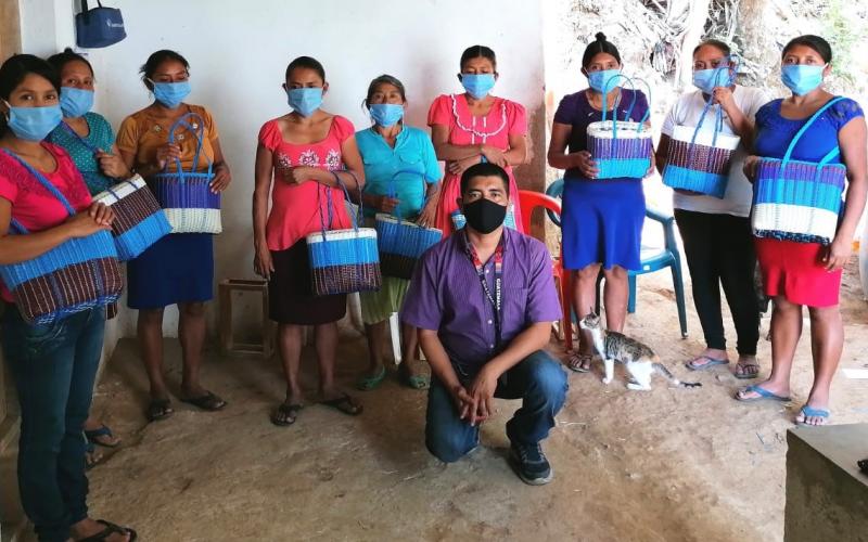 Beneficiarias de varios municipios aprendieron a elaborar otros productos que ofrecerán en sus negocios.