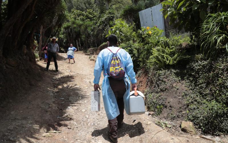 Vacuna de puerta en puerta