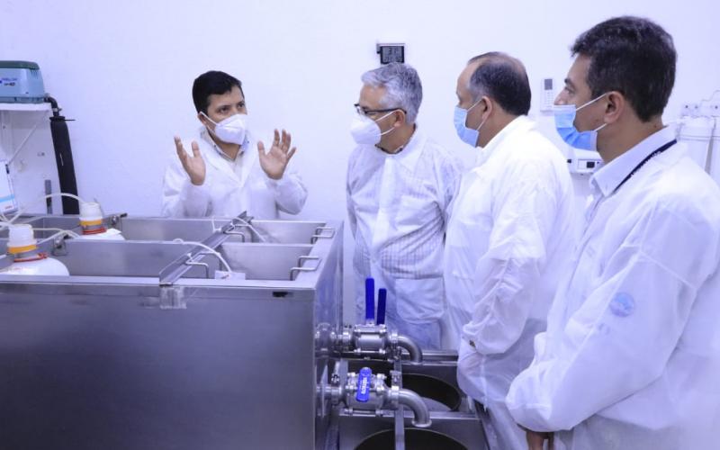 Ministro y viceministro conocen proceso de producción