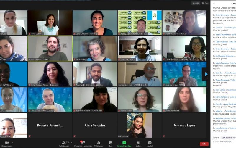 Expositores latinoamericanos durante evento regional de aprendizaje