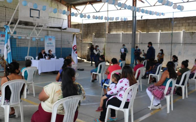 Vecinos de la comunidad "Unidos por la Paz"