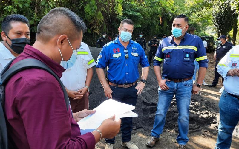 Ministro Maldonado en supervisión de obra 