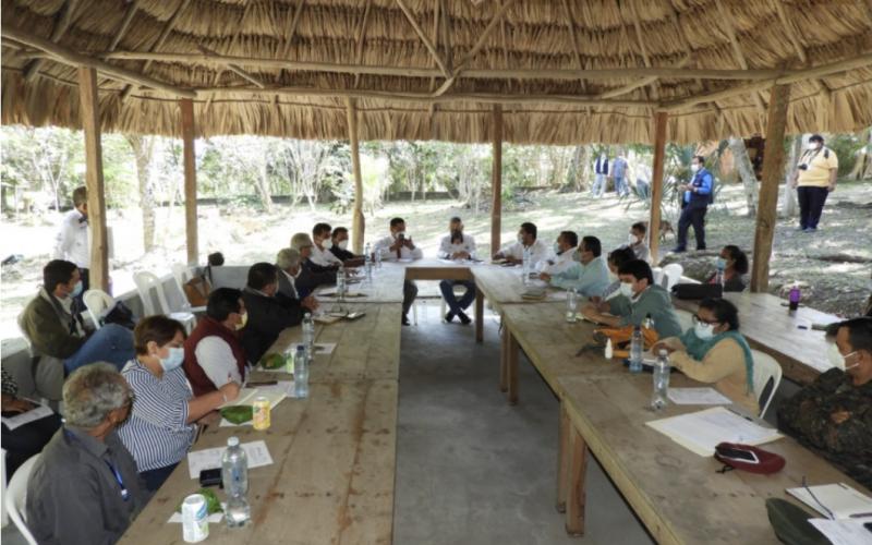 Con el objetivo de reducir la contaminación, la pesca ilegal y apoyar a las instituciones que velan por el  lago Petén Itzá