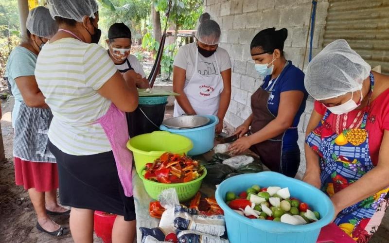 Las capacitaciones semanales son guiadas por técnicos de la Dirección de Mejoramiento de las Condiciones Socioeconómicas de la Mujer de SOSEP.