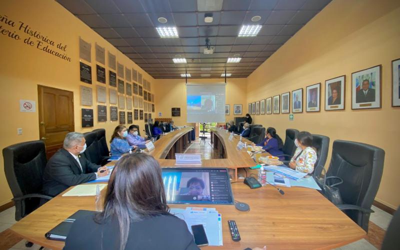 Reunión Mesa Política del programa Acompáñame a Crecer