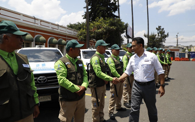 Ministro de Ambiente y Recursos Naturales, Mario Rojas Espino, saluda a las Patrullas Ambientales