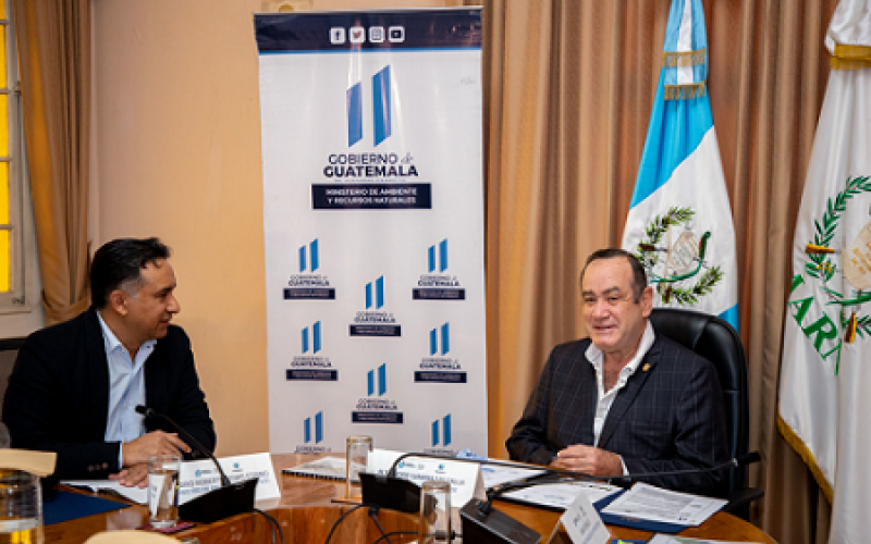 Presidente Alejandro Giammattei visita el MARN y se reúne con el ministro Mario Rojas Espino.