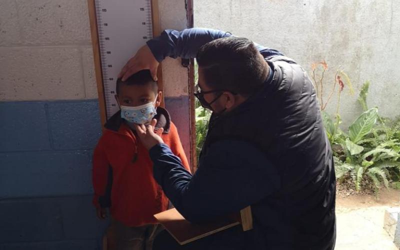 Los niños y niñas inscritos en el programa de SOSEP reciben atención educativa y alimentos que garantizan su nutrición.