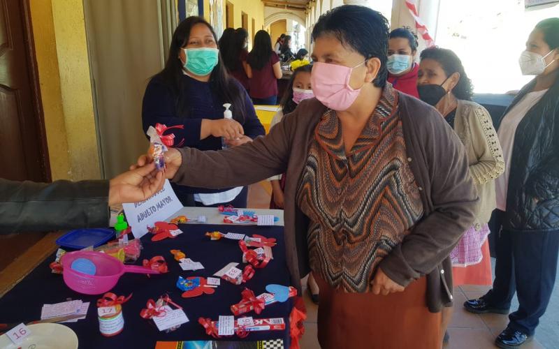 En el municipio de Malacatancito en Huehuetenango, personal de Mis Años Dorados en coordinación con el Centro Cultural, promovió los derechos de los adultos mayores. 