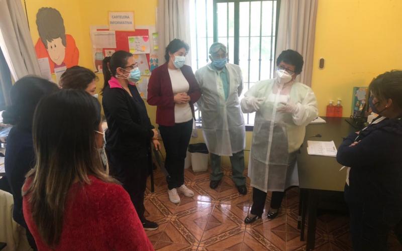 Secretaria Thelma Portillo conversó con personal del Centro.