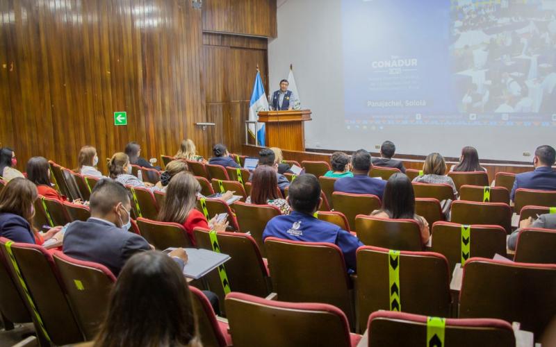 Subsecretaria Magaly Duarte en el auditórium del SCEP 
