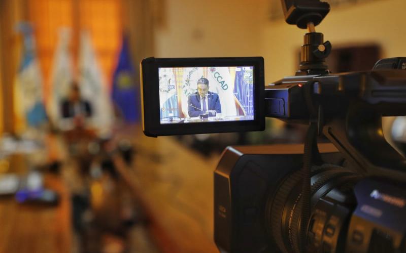 Ministro Mario Rojas expone la estrategia de país para reducir las emisiones contaminantes