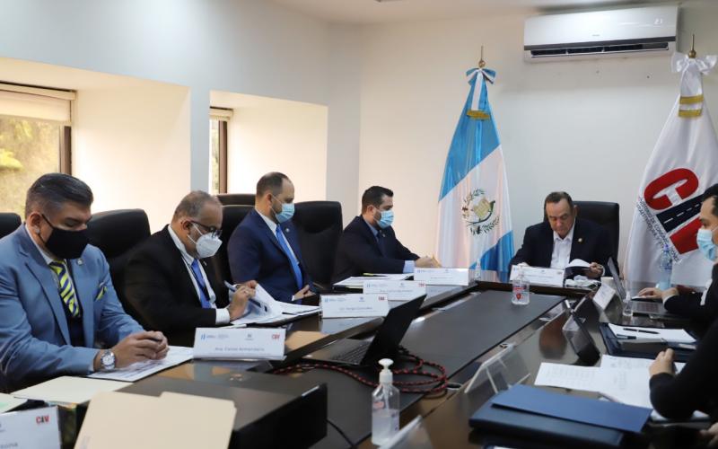 Presidente, Dr. Giammattei en reunión de trabajo en el CIV