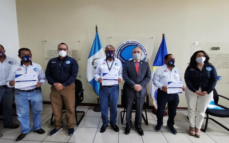 Reconocimiento a inspectores por su labor en la DGT.