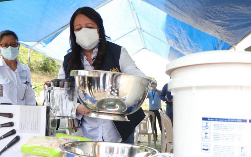 Ministerio de Educación y Programa Mundial de Alimentos  entregan equipo y utensilios de cocina a OPF