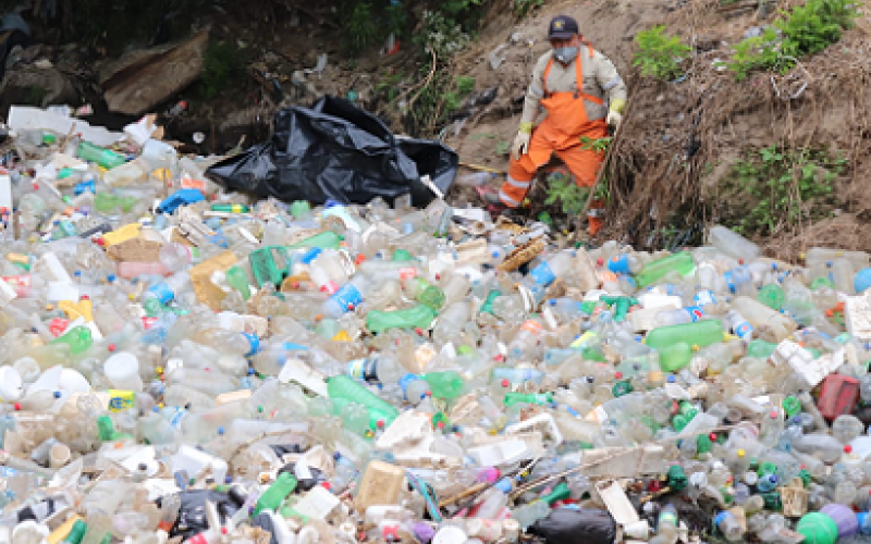 Jornada de limpieza en el río Xequijel