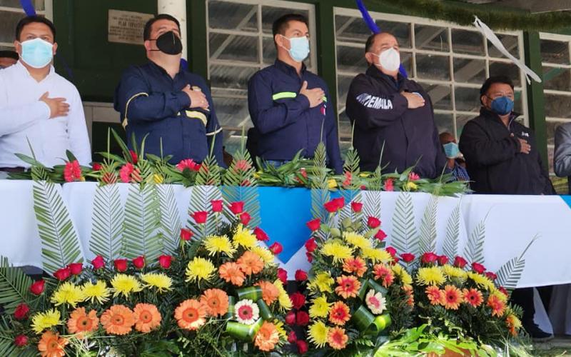 El mantenimiento, balastado y apertura de brecha se realiza en 10 tramos de diferentes comunidades de la cabecera departamental. Con el objetivo de mejorar el acceso vial a las comunidades. 