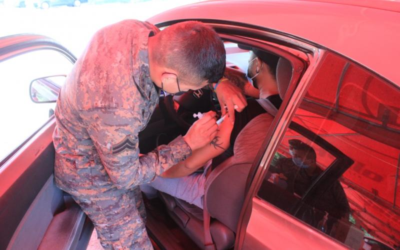 Vacunación en modalidad vehicular.