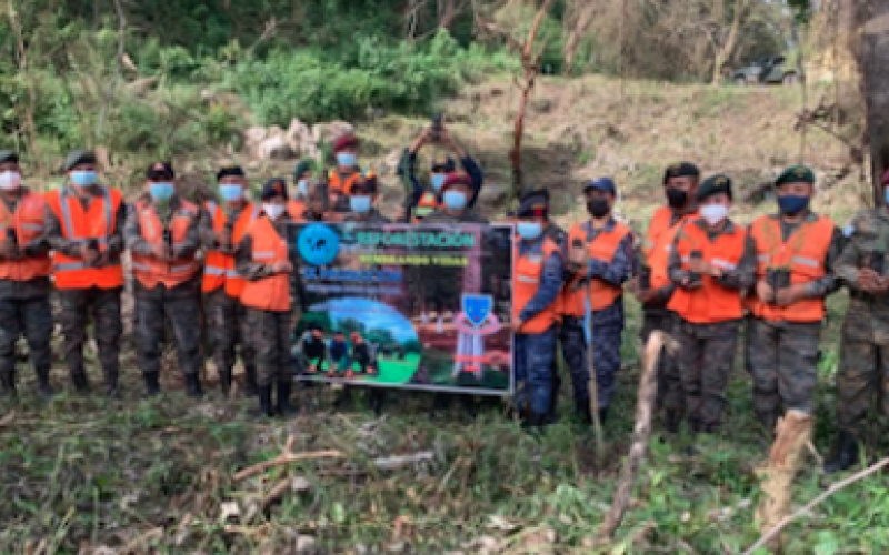 Ejército de Guatemala apoya reforestación en la cabecera de Alta Verapaz