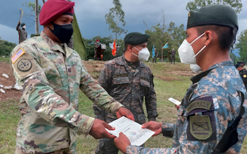 Quinta Brigada de Infantería del Ejército de Guatemala concluye capacitación sobre medicina táctica