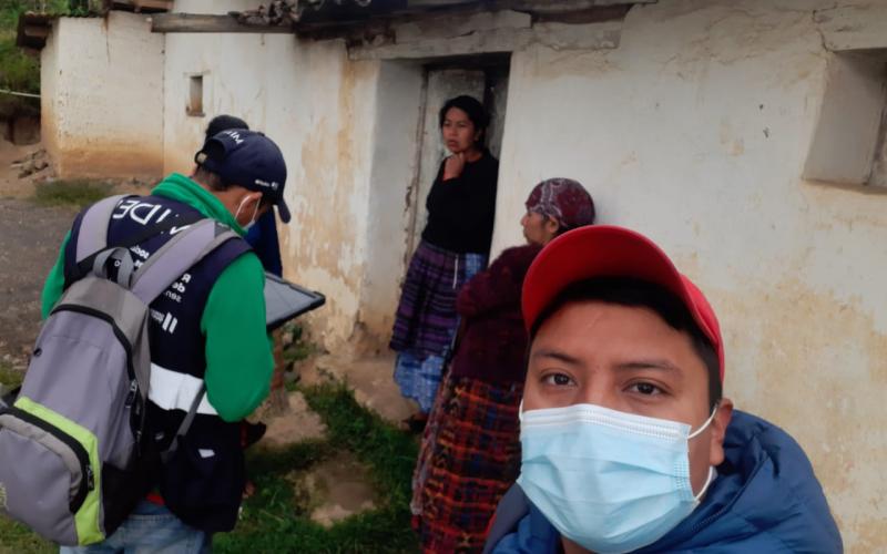 Personal Mides Totonicapán visitando hogares