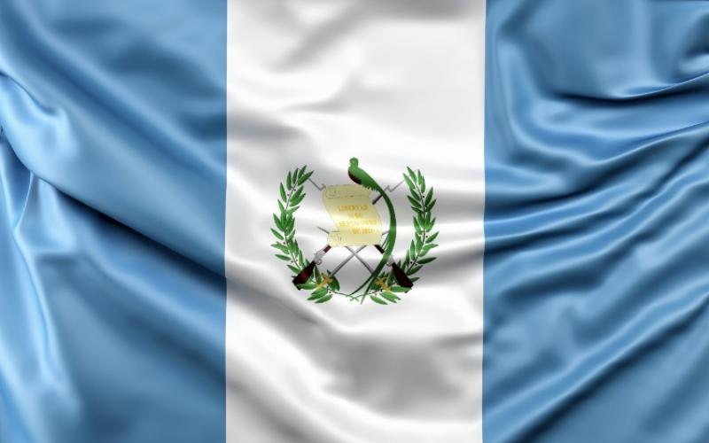 Bandera Nacional, símbolo patrio que representa pureza, integridad, fe, obediencia, firmeza, paz, justicia, lealtad, dulzura y fortaleza.