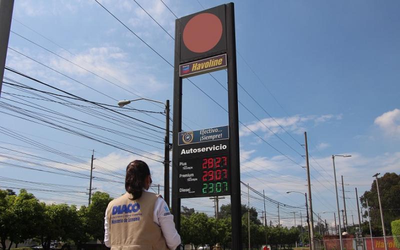 Personal de DIACO supervisa estaciones de servicio