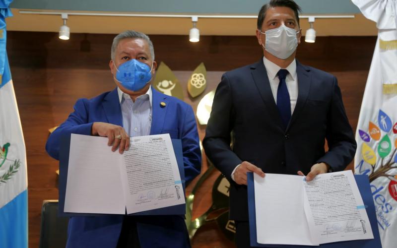 Ministro Romero y Presidente de Guatemala Próspera firman convenio
