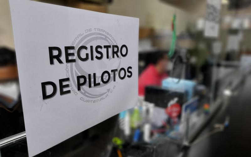 DGT tiene tres mil registros de pilotos listos para entregar. 