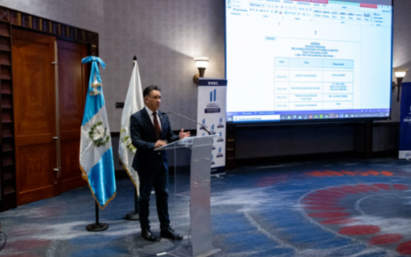 Ministro de Ambiente y Recursos Naturales, Mario Rojas Espino durante la reunión del pre Consejo Nacional de Cambio Climático