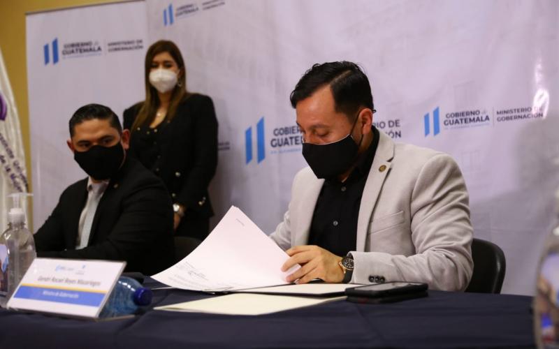 Firman carta de Entendimiento que avala académicamente el curso de actualización «Violencia de Género»